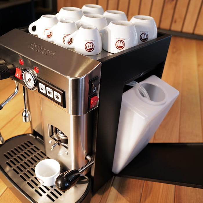 La Piccola Cecilia automatisch Nera Tank und Tropfschale
