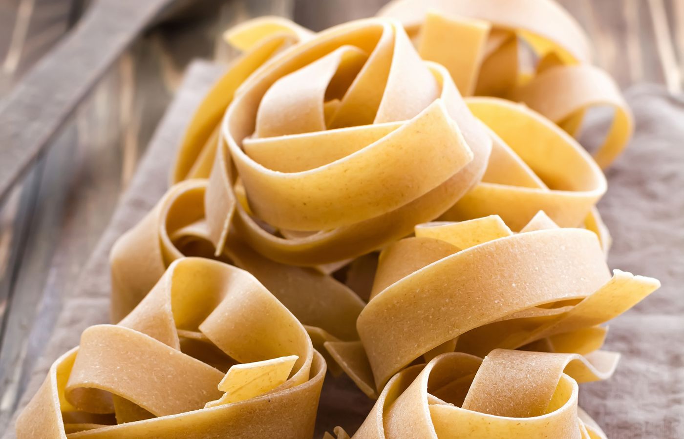 Bild der Herstellung von Pappardelle Nestern