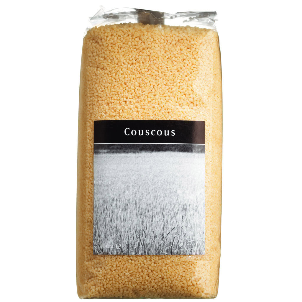 Eine versiegelte 400-g-Packung Viani & Co. Couscous - nordafrikanisches Nationalgericht, mit einem schwarz-weißen Feld auf dem Etikett.