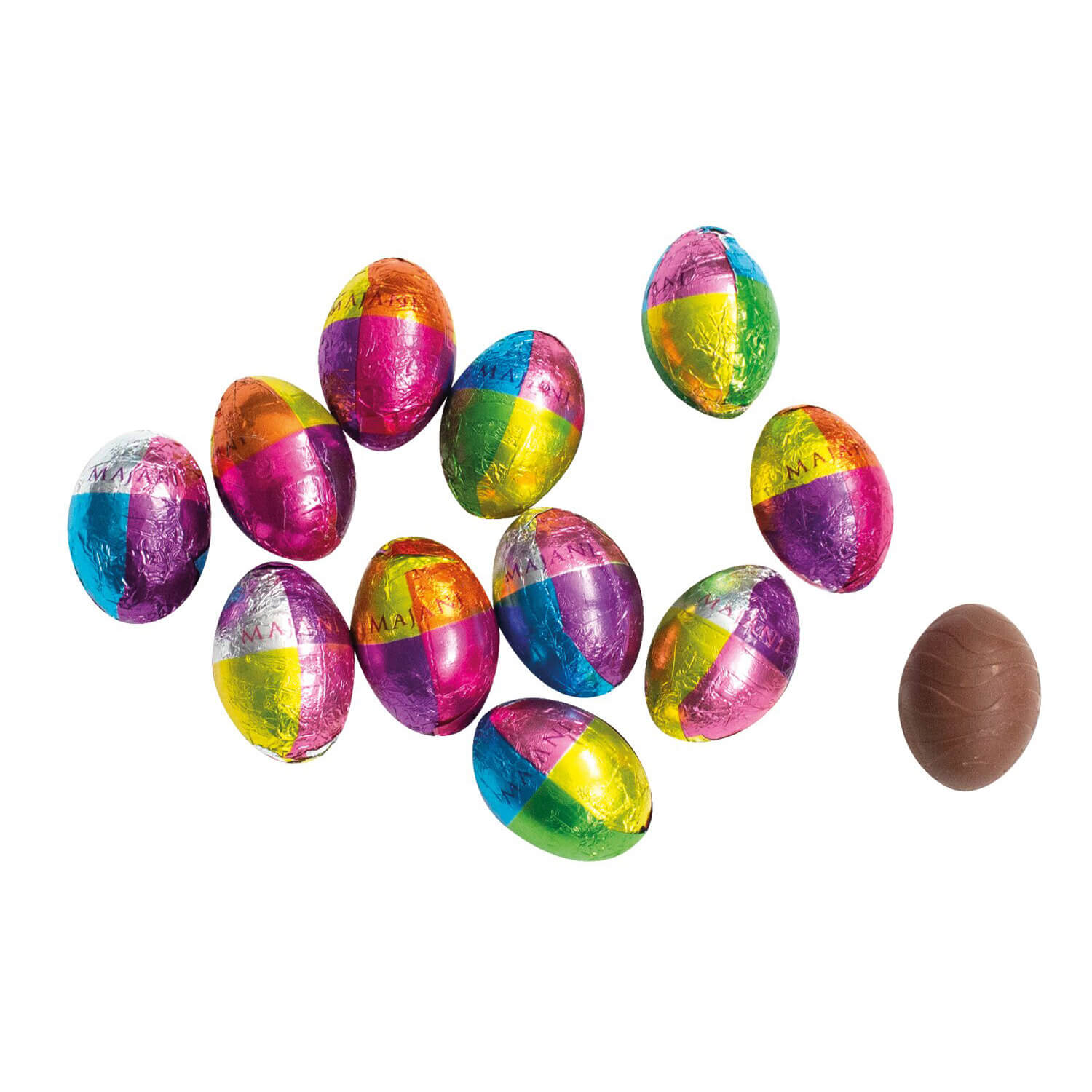Zwölf bunte, in Folie verpackte und eine unverpackte Vollmilch Schokoladeneier Square von Majani S.p.A., 100 g, auf weißem Hintergrund.