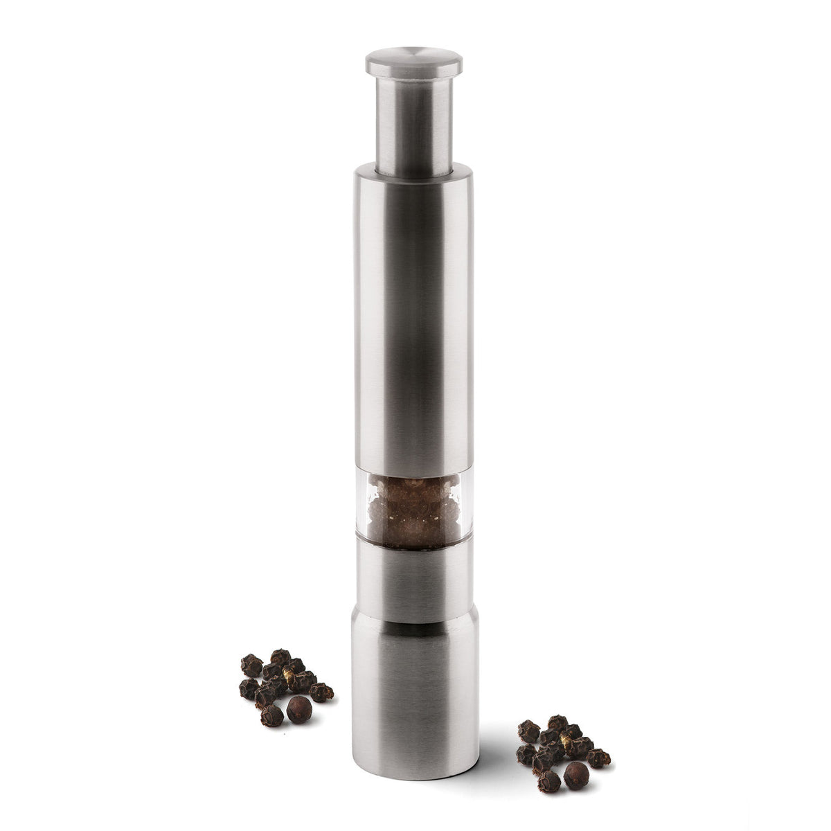 Der WEIS Pfefferdrücker aus Edelstahl, 15 cm, steht mit schwarzen Pfefferkörnern bestreut an seinem Fuß.
